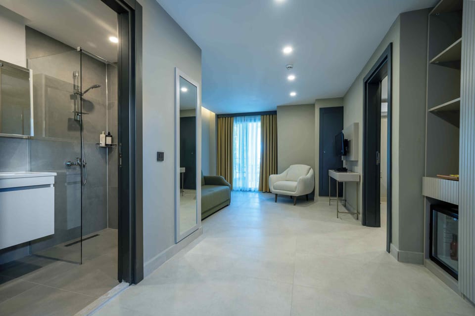 Suite, Sea View | Premium bedding, down comforters, minibar, in-room safe