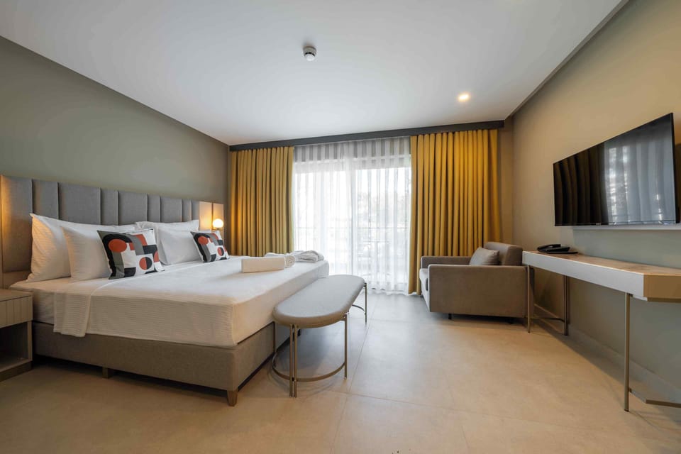 Superior Room | Premium bedding, down comforters, minibar, in-room safe