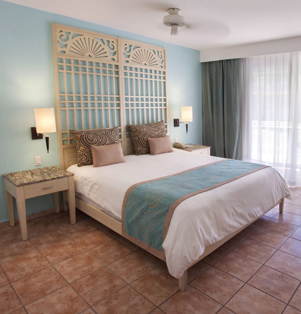 Free minibar, in-room safe, free cribs/infant beds, bed sheets