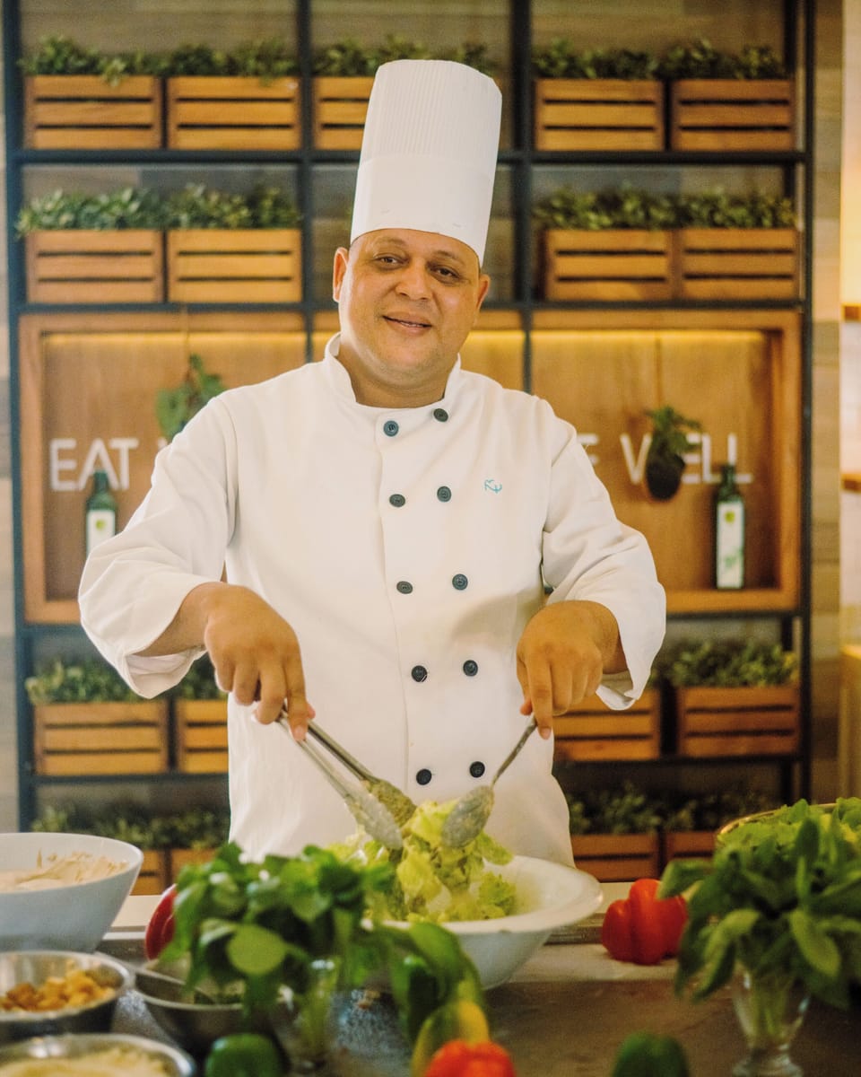 4 restaurants; breakfast, lunch, and dinner served