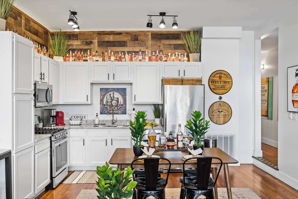 Kitchen: The Burnt Barrel’s kitchen: fully equipped for all your cooking needs!