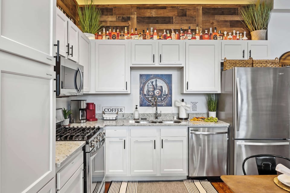 Kitchen: The Burnt Barrel’s kitchen: fully equipped for all your cooking needs!