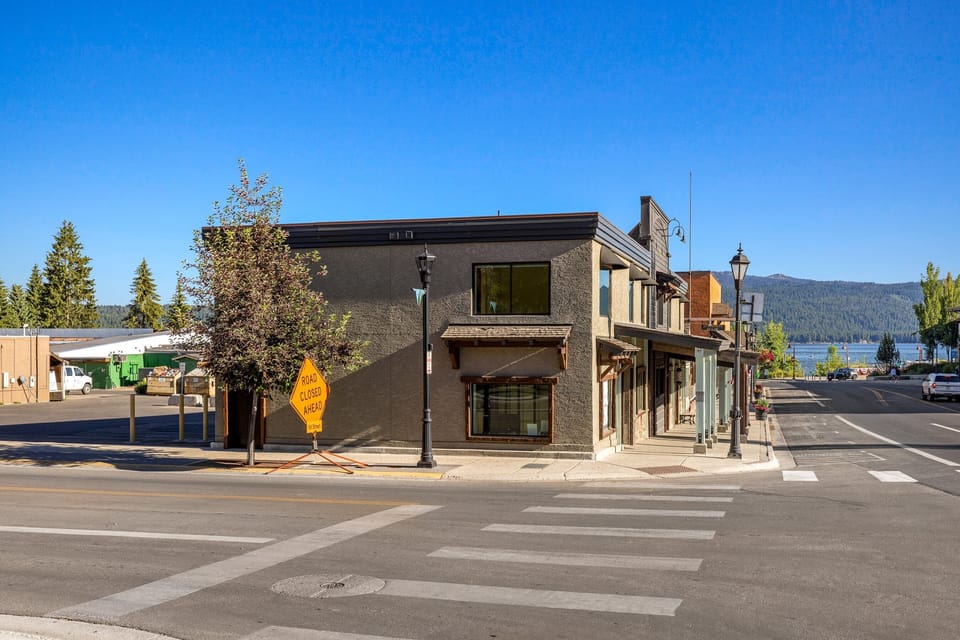Downtown location 1 block from lake