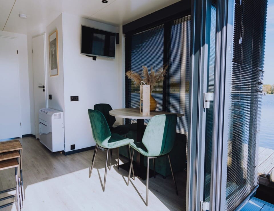 Mobile Home | Dining