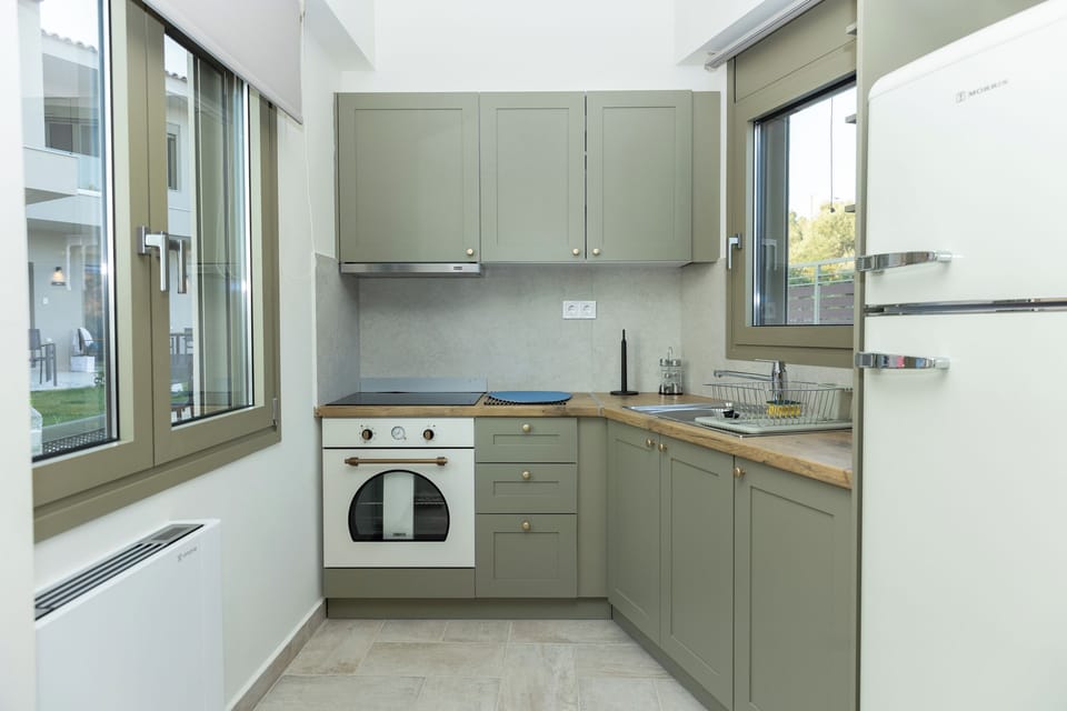 Afrodite, 1 Bedroom, Full Sea View | Private kitchen | Full-size fridge, oven, toaster oven, cleaning supplies