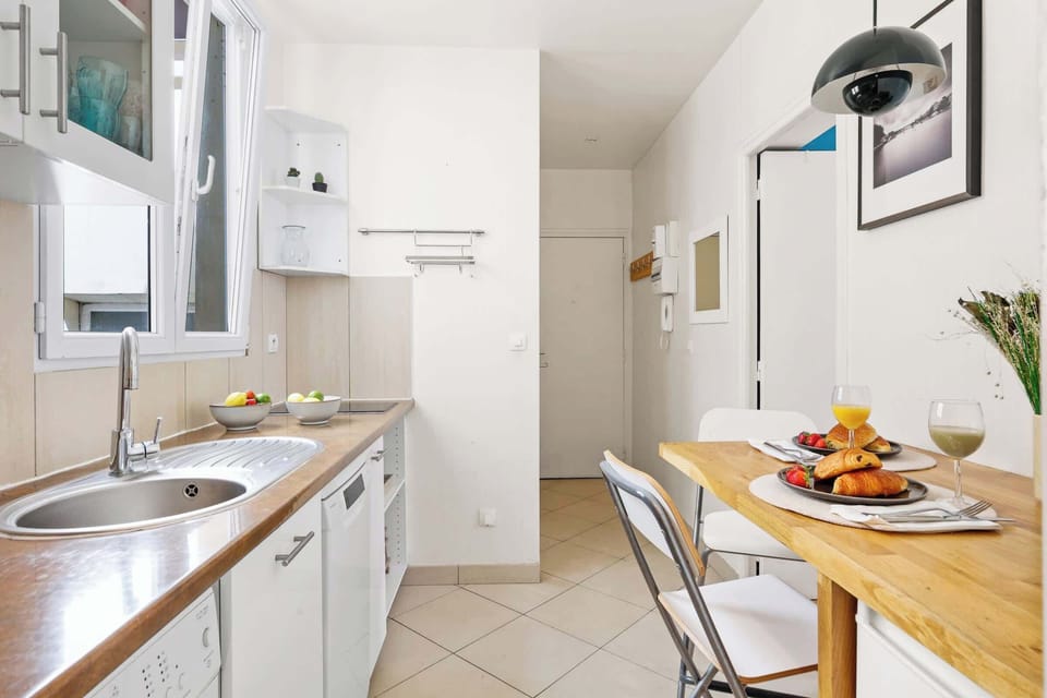 The kitchen is fully equipped to prepare a simple meal 