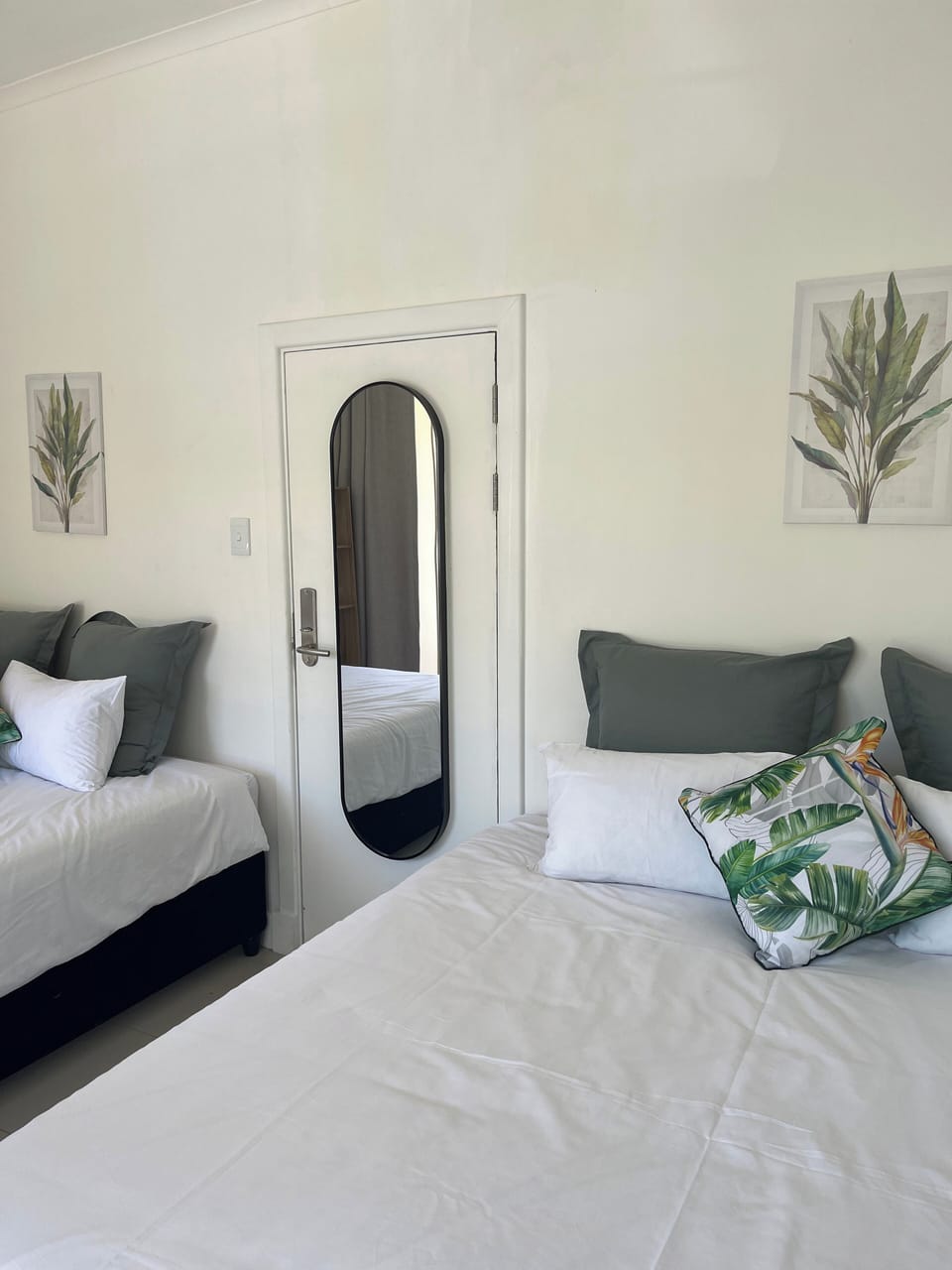 Deluxe Room, Mountain View | In-room safe, blackout drapes, soundproofing, free WiFi