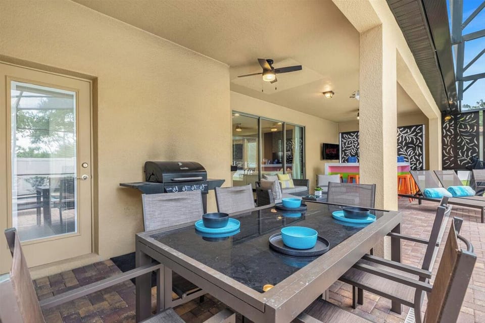 Covered Lanai-Dining Table For 6