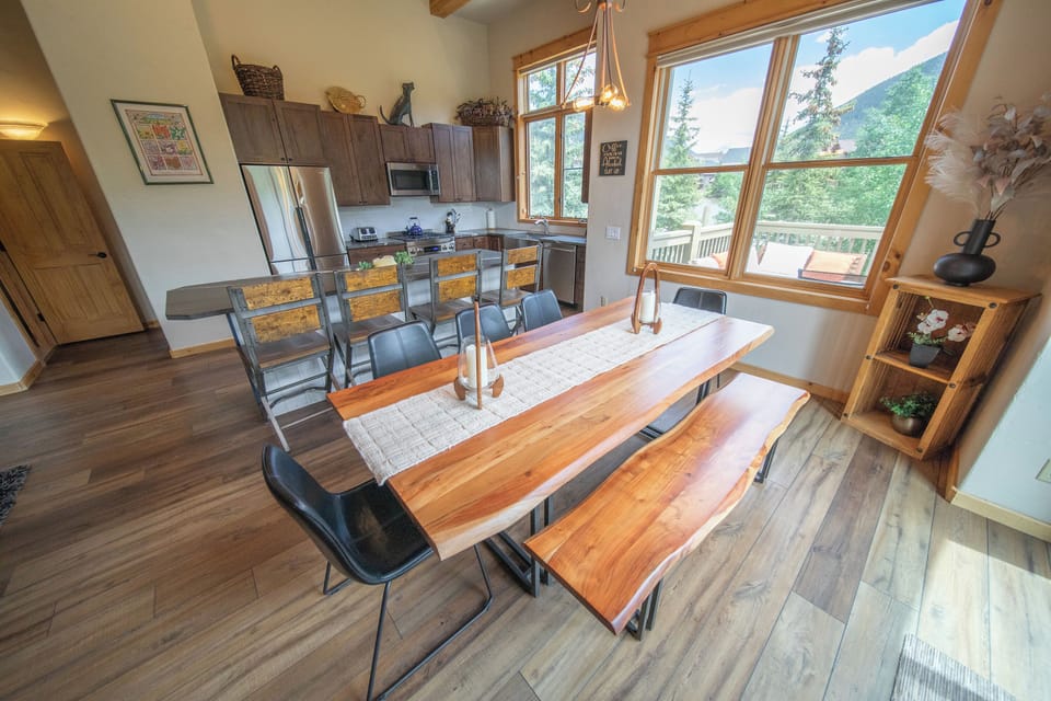 Casual dining area