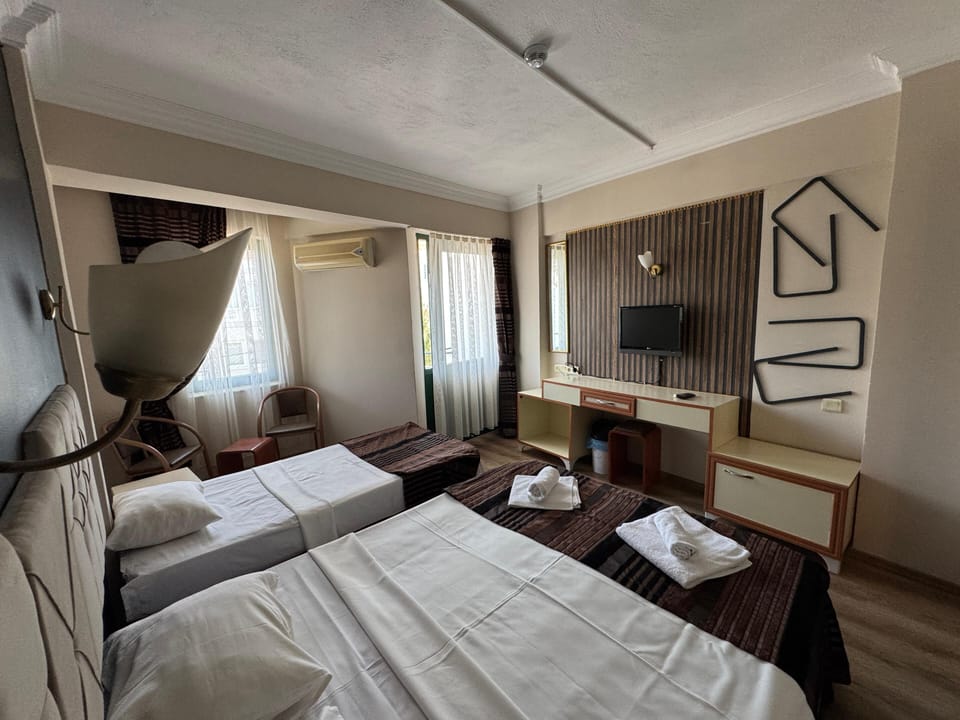 Standard Room | Desk, laptop workspace, free WiFi, bed sheets