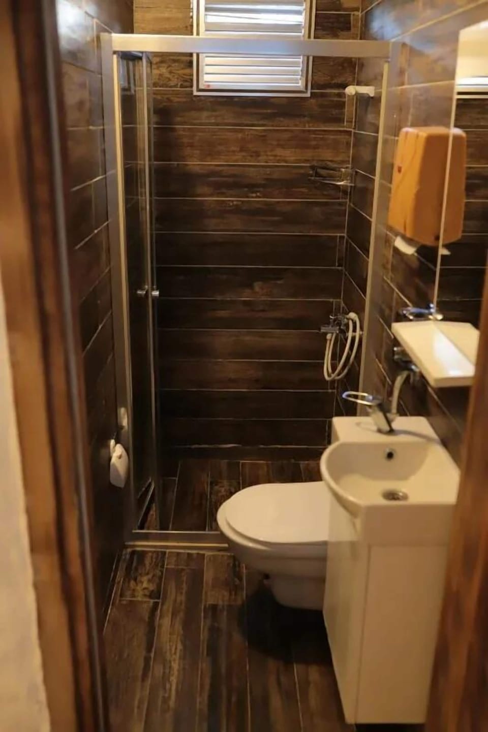 Economy Room | Bathroom