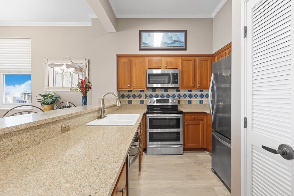 Tides 1411 Kitchen Alt
