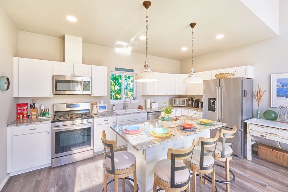 Beautiful kitchen - fully stocked
