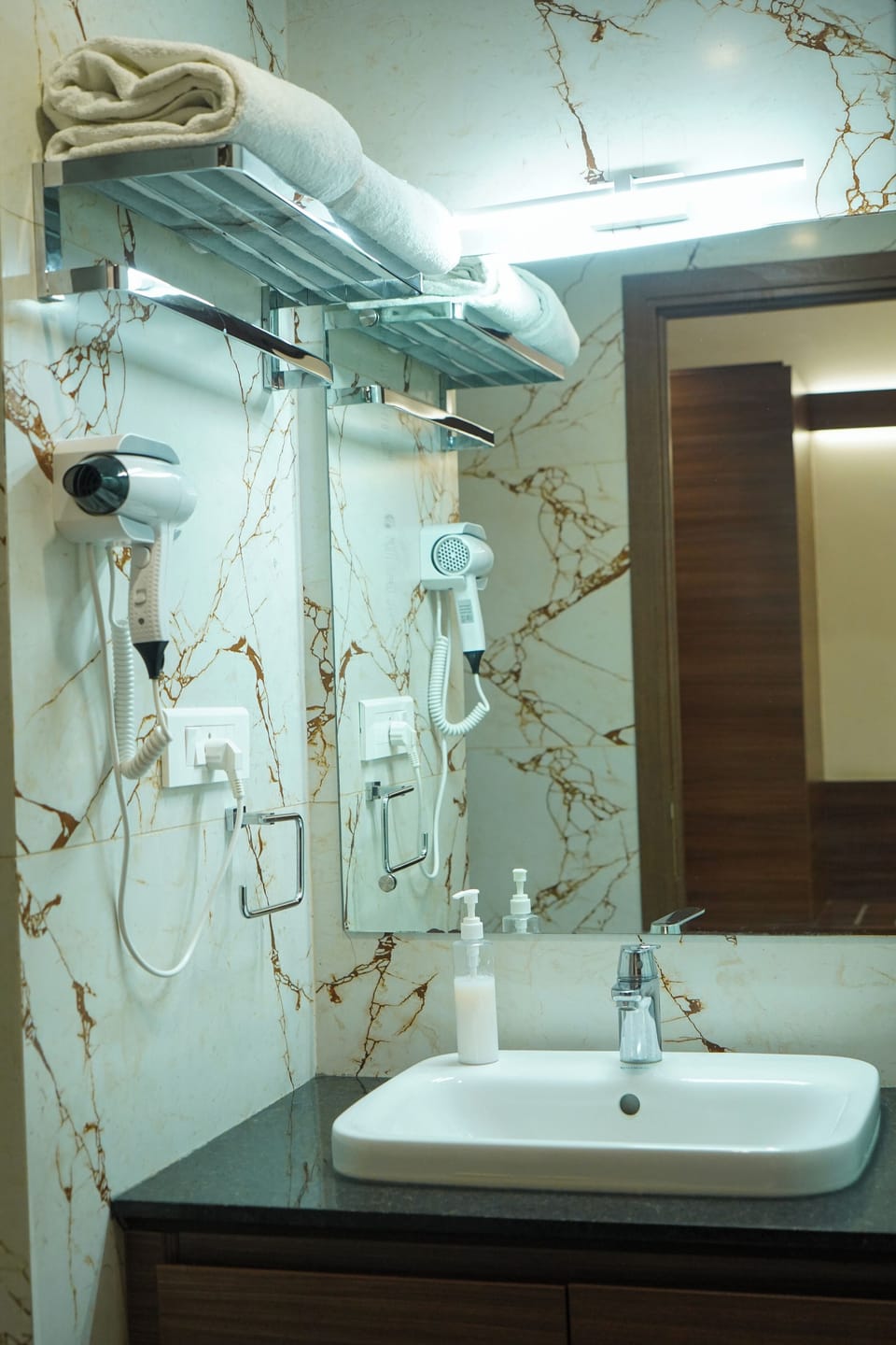 Executive Double Room, City View | Bathroom | Shower, rainfall showerhead, free toiletries, hair dryer