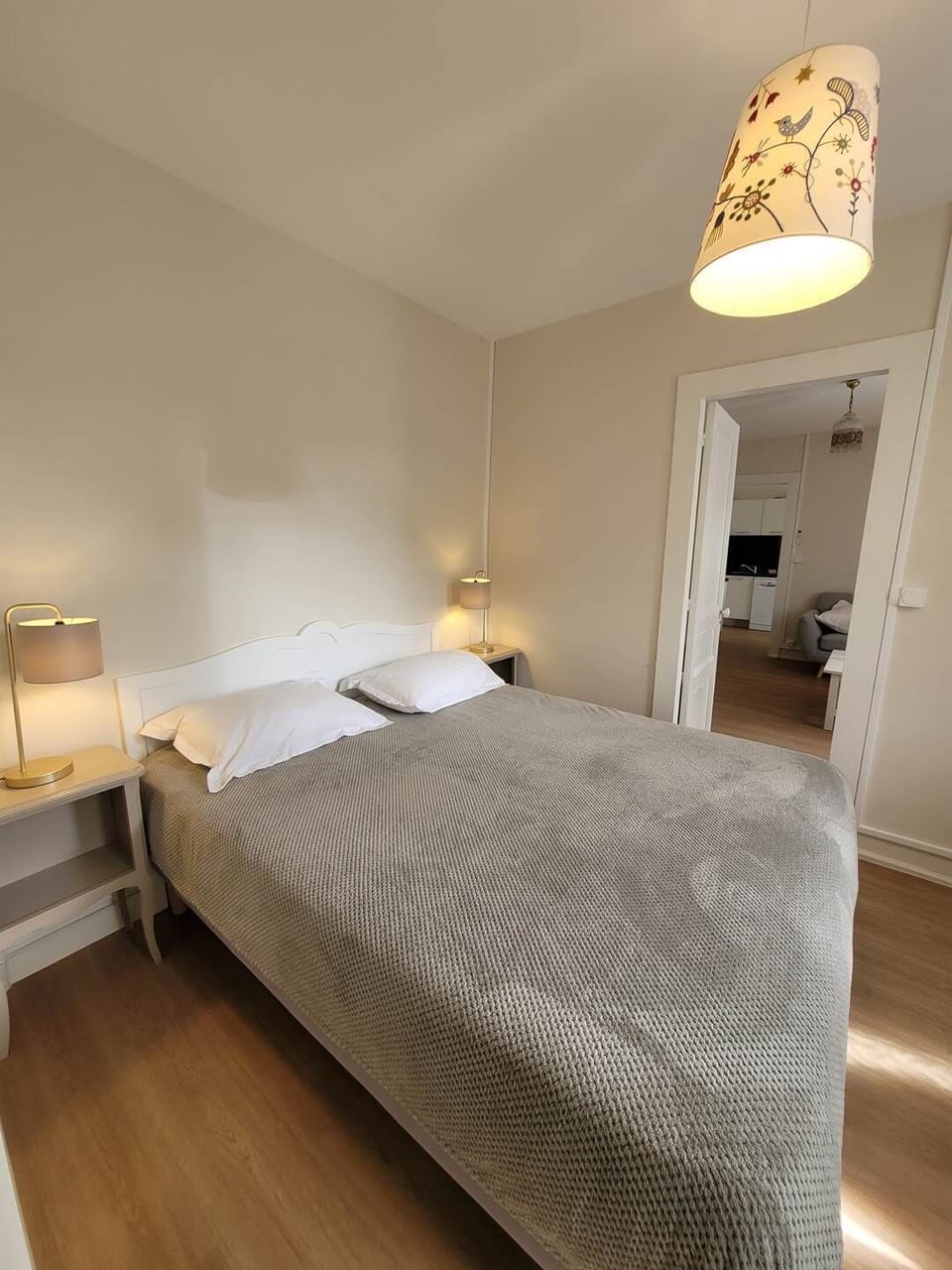 LA-BELLE-SAISON-Luchon-Location-d'appartements-Myrtilles-Chambre