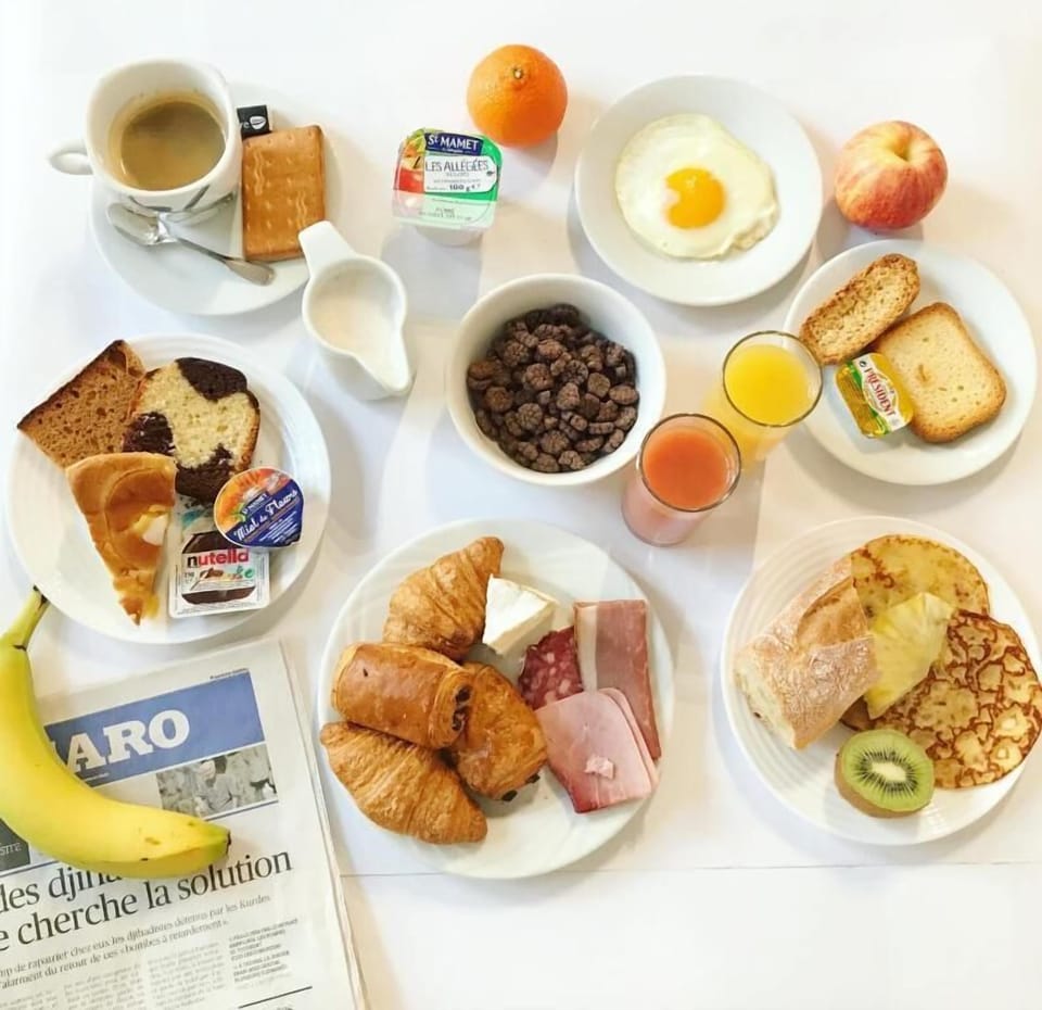 Daily buffet breakfast for a fee
