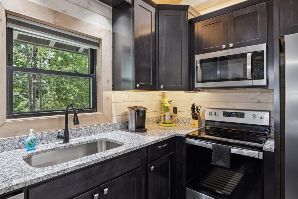 2 Bedroom Gatlinburg Vacation, near Rocky Top Sports World and D