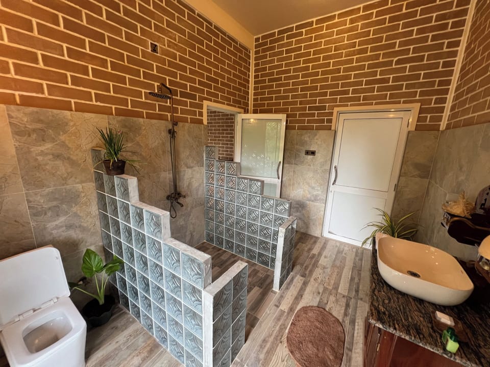 Grand Double Room, Garden View | Bathroom | Shower, rainfall showerhead, free toiletries, towels