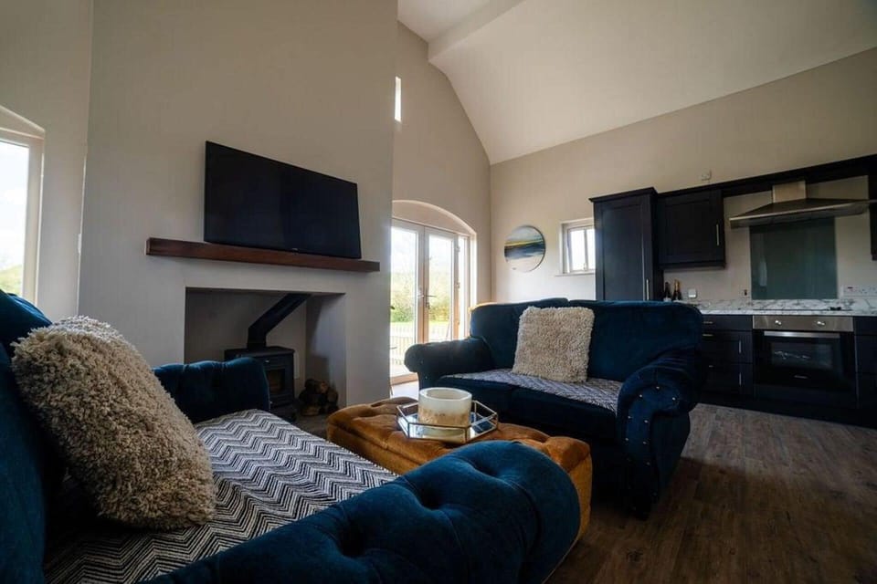 Cottage | Living area | TV, fireplace