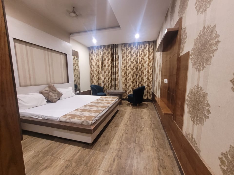 Executive Double Room | Laptop workspace, soundproofing, rollaway beds, free WiFi