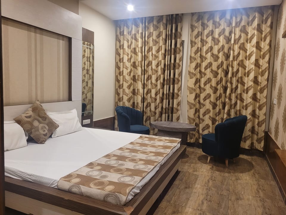 Executive Double Room | Laptop workspace, soundproofing, rollaway beds, free WiFi
