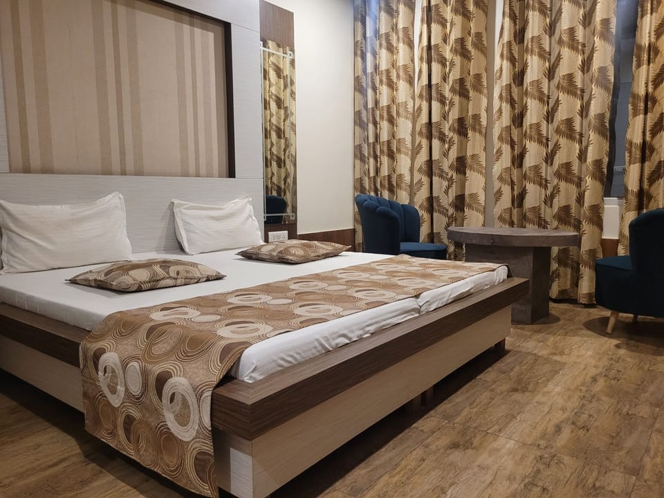 Executive Double Room | Laptop workspace, soundproofing, rollaway beds, free WiFi