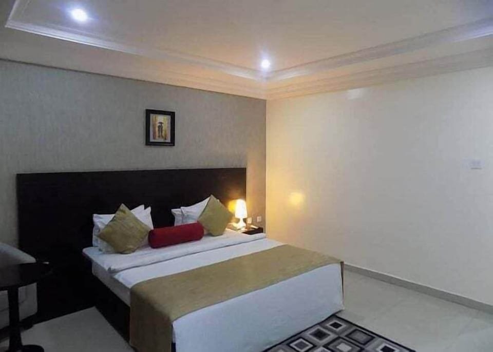 Deluxe Room | 1 bedroom, in-room safe, free WiFi