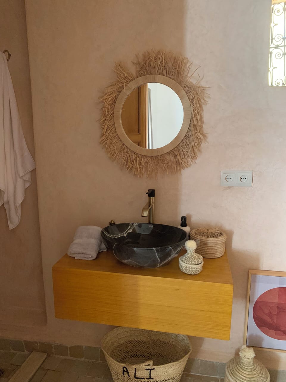 Chambre Pasha | Bathroom | Rainfall showerhead, hair dryer, slippers, towels