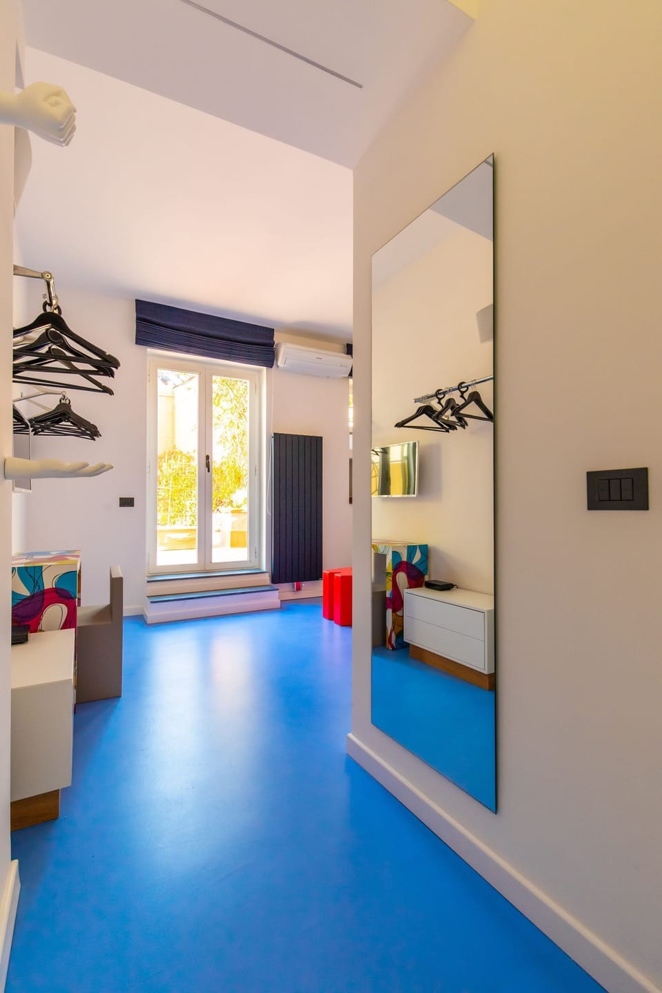 House | 1 bedroom, desk