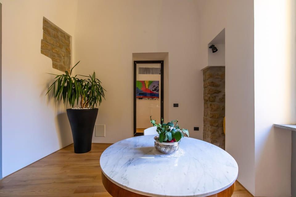 House | 1 bedroom, desk