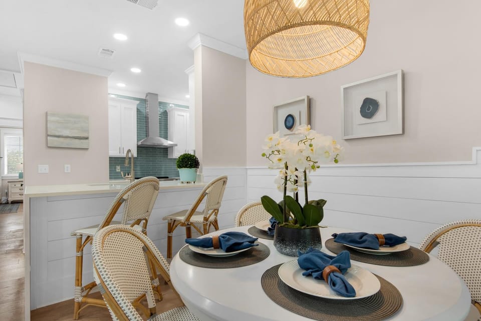 Dining and Counter Seating