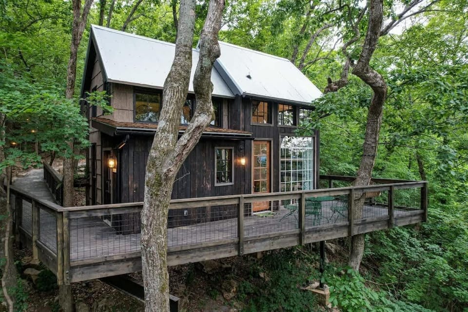 Welcome to Wood Lily Treehouse!