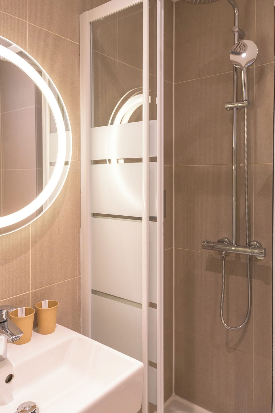 Superior Double Room | Bathroom | Hair dryer, towels, soap, shampoo