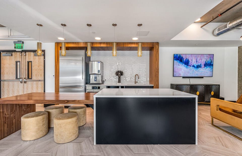 Rentable Chef's Kitchen. Inquiry if you would like to use this 5 star kitchen.