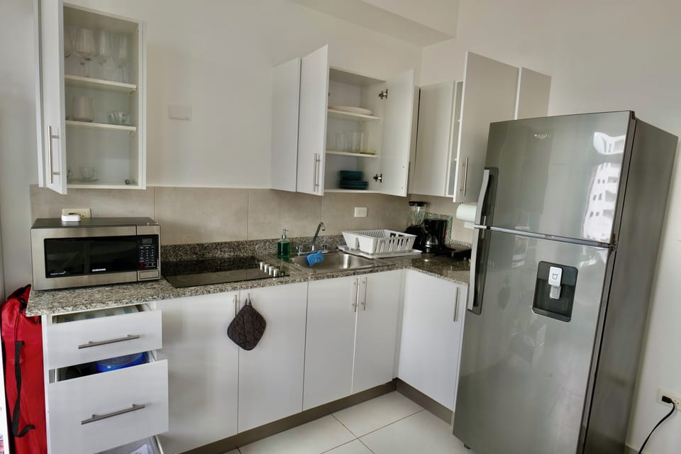 Comfort Apartment, Beach View | Private kitchen