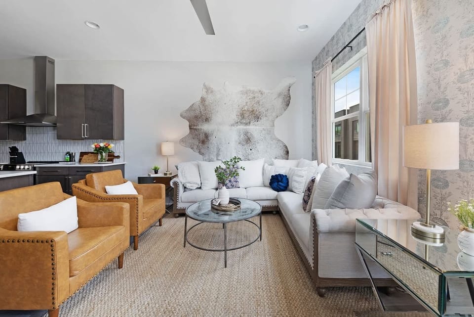 Sophisticated Living Room Perfect for Family Gatherings
