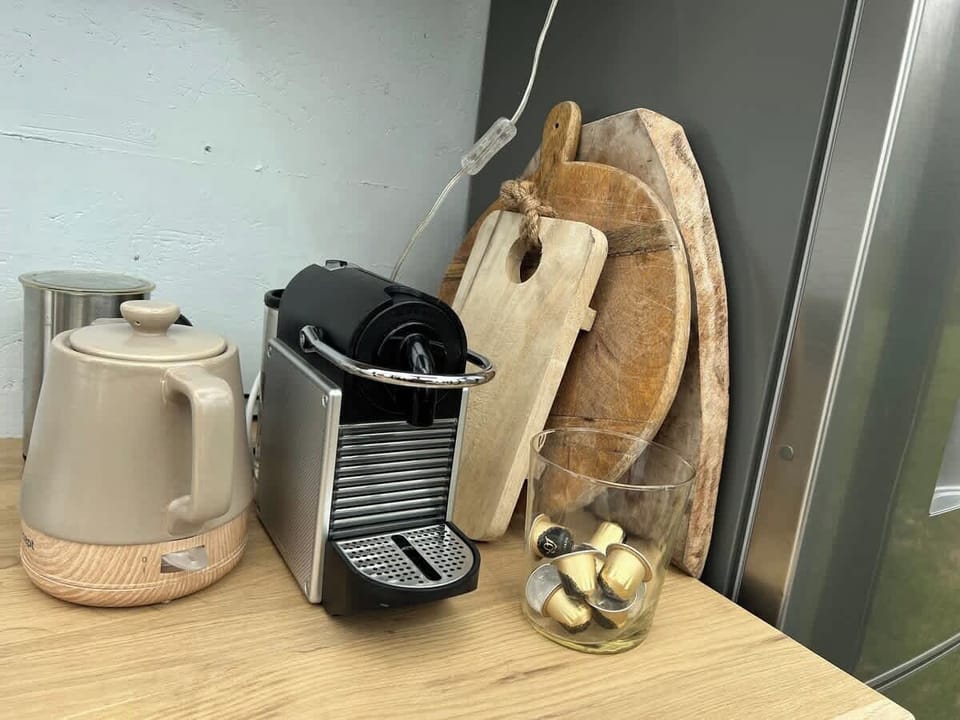 Coffee and tea for a perfect start to the day.