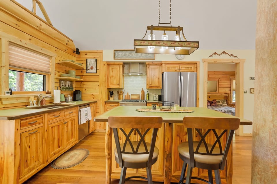  Bar top/ Kitchen! 