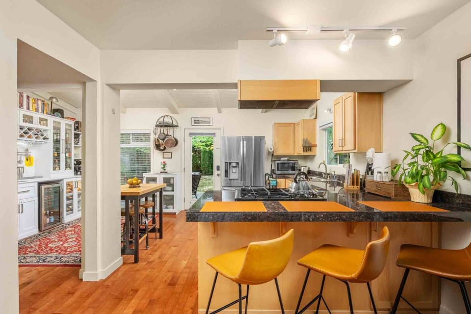 "The house was lovely and spacious. Kitchen was well equipped for cooking family meals. Location was great and the neighborhood was quiet." - Jinnah