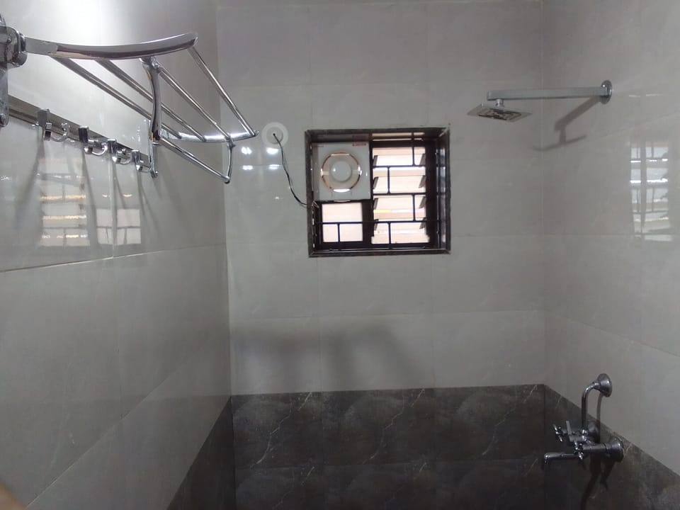 Luxury Room, Balcony, Beach View | Bathroom | Free toiletries, towels, soap, shampoo