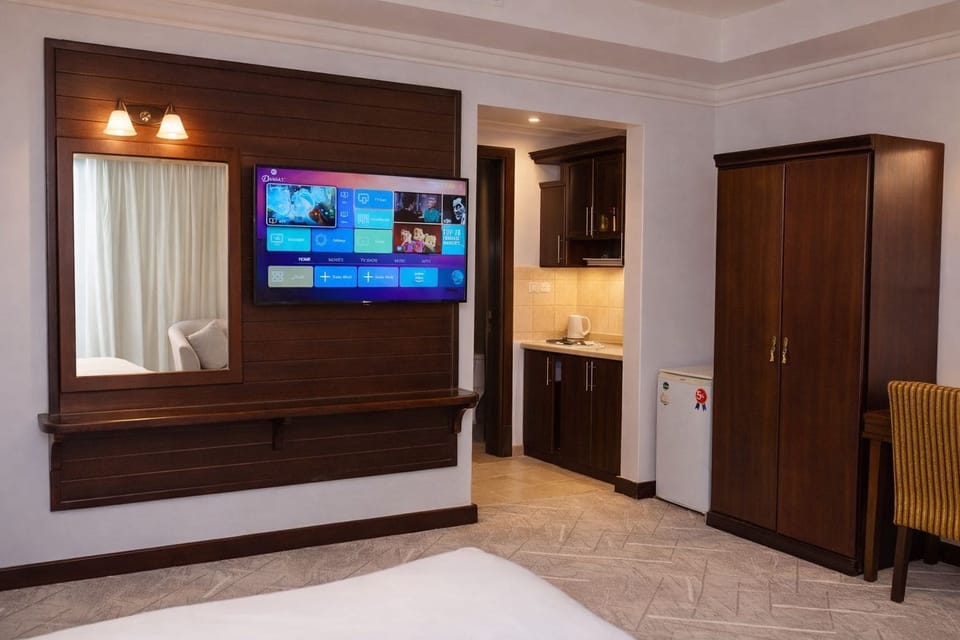 Superior Studio | Minibar, blackout drapes, soundproofing, iron/ironing board
