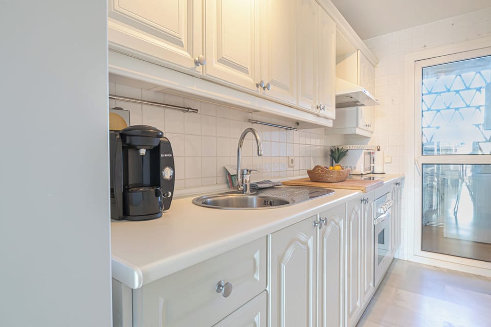 Family Apartment, Multiple Bedrooms, 2 Bathrooms, Sea Facing (Mi Capricho Modern Sunshine) | Private kitchen | Fridge, microwave, oven, stovetop