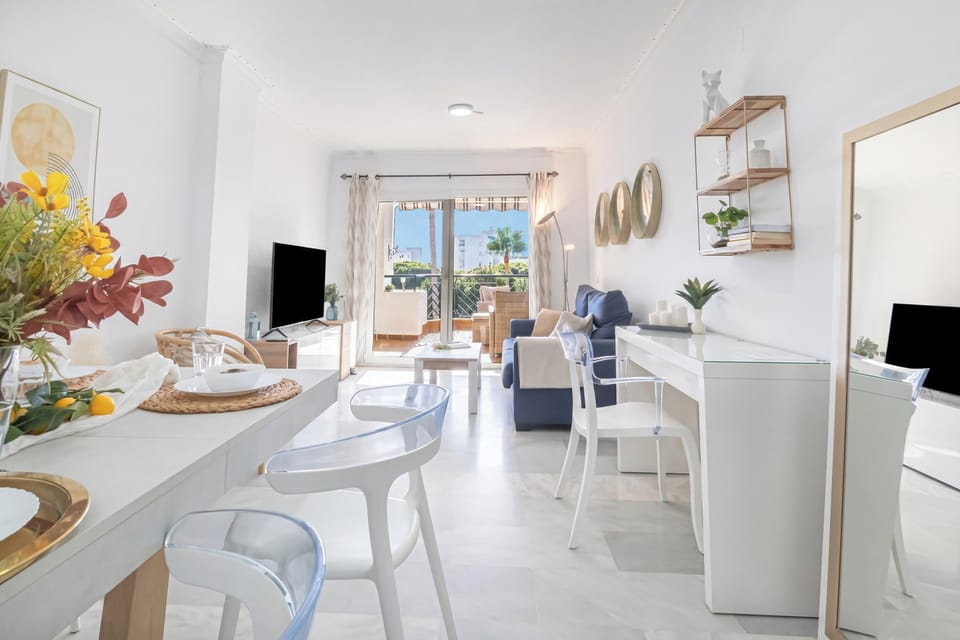 Family Apartment, Multiple Bedrooms, 2 Bathrooms, Sea Facing (Mi Capricho Modern Sunshine) | Living area | Flat-screen TV