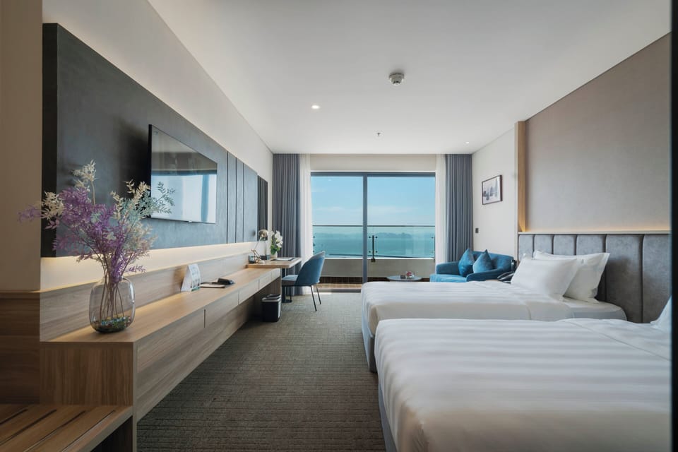 Deluxe Room, 2 Twin Beds, Ocean View (Ocean) | Premium bedding, minibar, in-room safe, desk