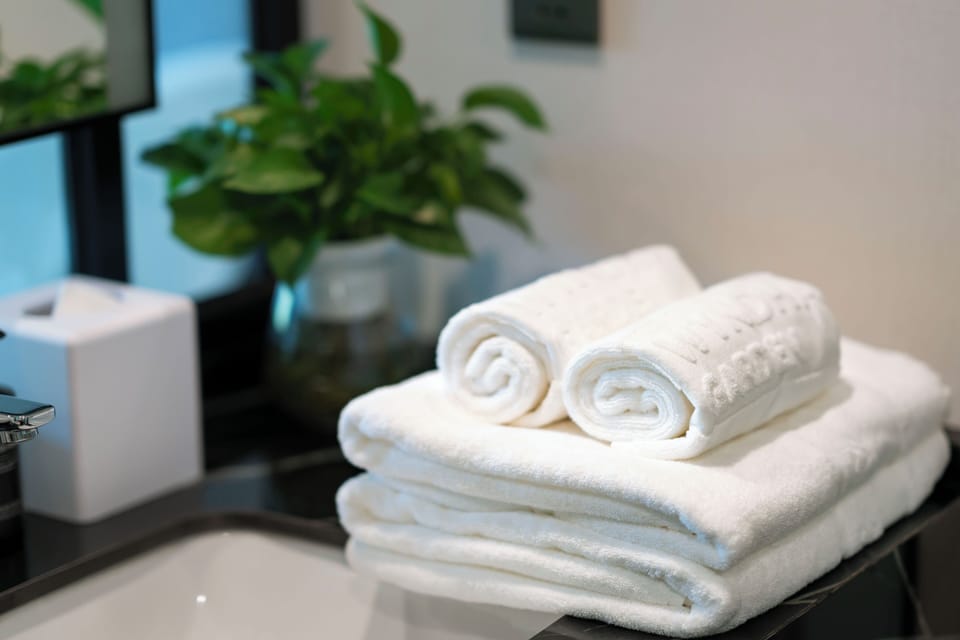 Superior Room, 1 King Bed, Hill View (Garden) | Bathroom | Separate tub and shower, hydromassage showerhead, designer toiletries