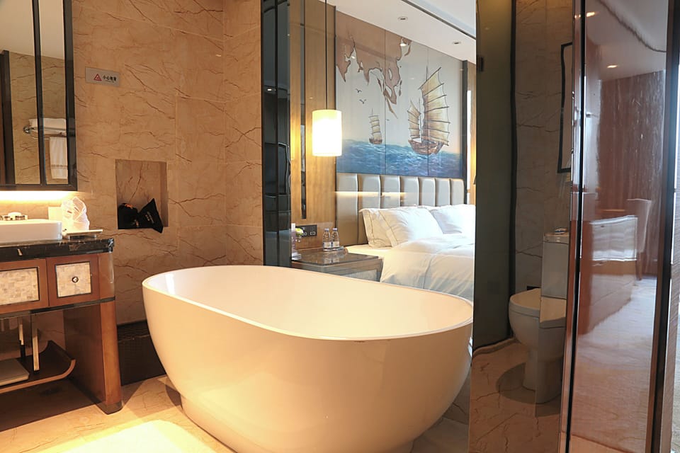 Deluxe Double Room, River View | Bathroom | Slippers