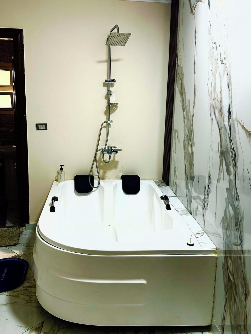 Royal Room, Patio, Mountain View | Bathroom | Shower, hydromassage showerhead, bidet, towels