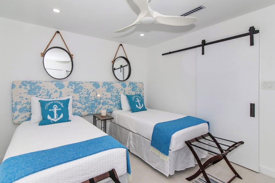 Twin beds in the Guest Suite can be fitted into a king bed upon request. 
