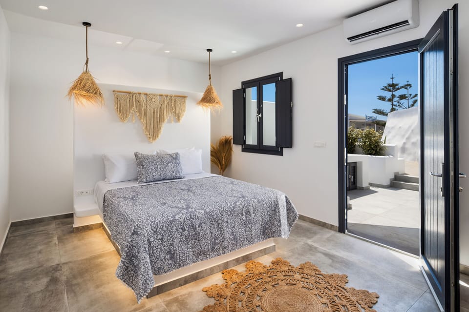 Gaia Suite with Hot Tub | In-room safe, iron/ironing board, travel crib, free WiFi