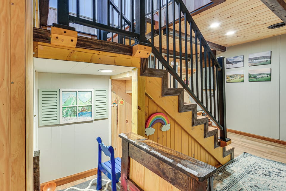 Breathtaking Lake Views Walk to Alpine Lake Cottage in Shenandoah Valley